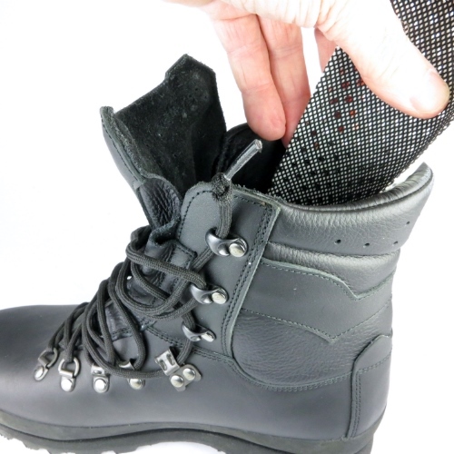 Put the Airgrid footbed back into the boot